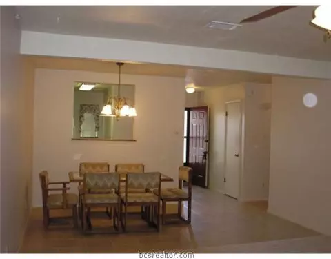 2100 Windsor #8, Bryan, TX 77802 photo 3