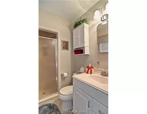 2004 Wayside Dr, Bryan, TX 77802 photo 7