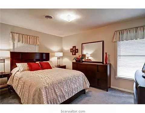 2004 Wayside Dr, Bryan, TX 77802 photo 6