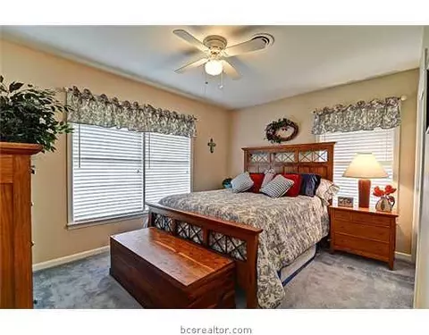 2004 Wayside Dr, Bryan, TX 77802 photo 8