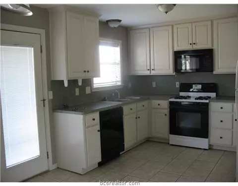 1606 Winfield Ct, Bryan, TX 77802 photo 4