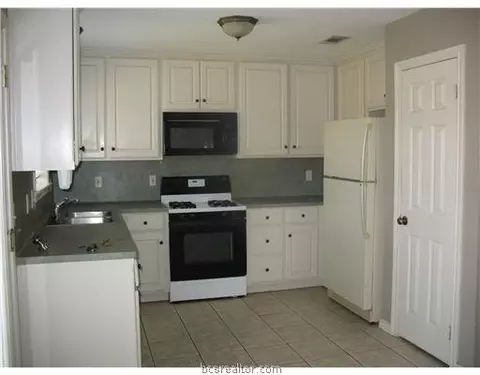 1606 Winfield Ct, Bryan, TX 77802 photo 3