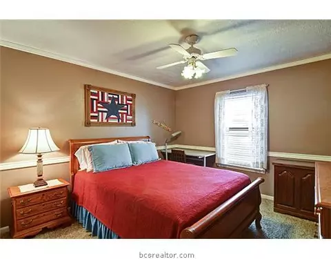 2308 Devonshire St, Bryan, TX 77802 photo 8