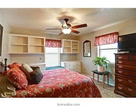 2308 Devonshire St, Bryan, TX 77802 photo 9