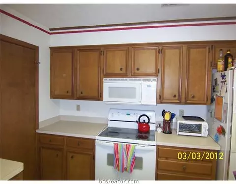 2206 Windsor, Bryan, TX 77803 photo 5