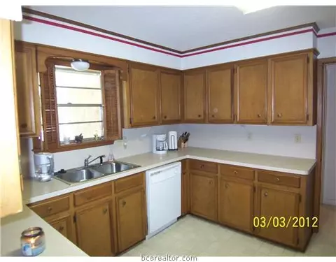 2206 Windsor, Bryan, TX 77803 photo 4