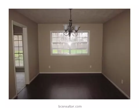 705 Ethel Blvd, Bryan, TX 77802 photo 3