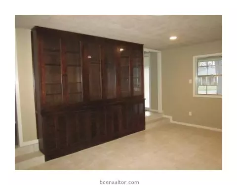 705 Ethel Blvd, Bryan, TX 77802 photo 2