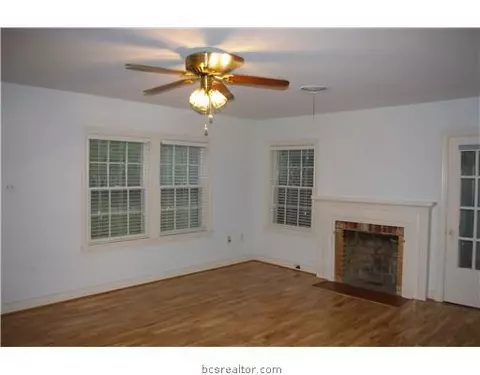 729 Eagle Pass St, Bryan, TX 77802 photo 2
