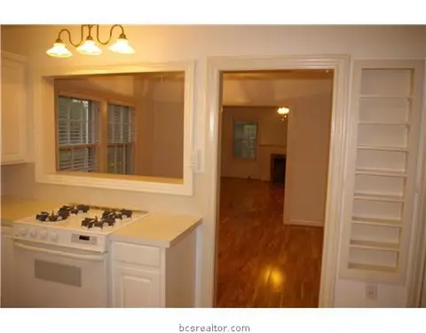 729 Eagle Pass St, Bryan, TX 77802 photo 5