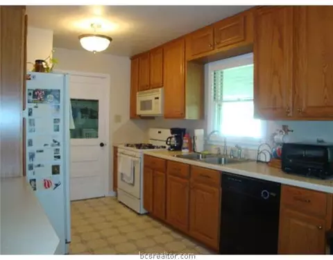 1003 Windowmere, Bryan, TX 77802 photo 3