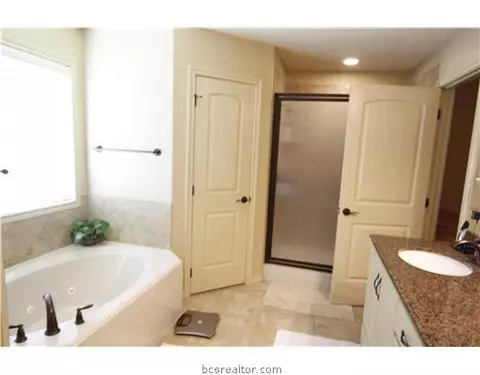 2900 Alba Ct, Bryan, TX 77808 photo 8