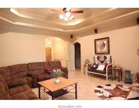 2900 Alba Ct, Bryan, TX 77808 photo 3