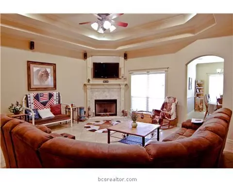 2900 Alba Ct, Bryan, TX 77808 photo 2