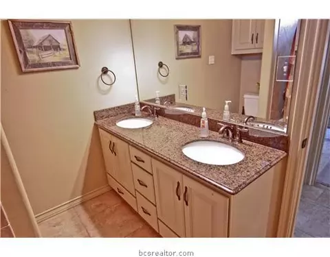 2900 Alba Ct, Bryan, TX 77808 photo 9