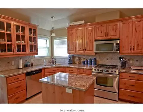 2900 Alba Ct, Bryan, TX 77808 photo 5