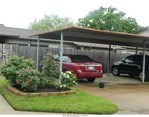 2100 Windsor Dr 4, Bryan, TX 77802 photo 11