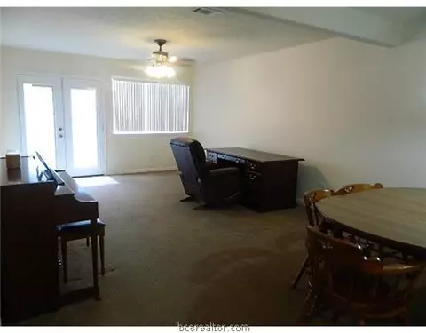 2100 Windsor Dr 4, Bryan, TX 77802 photo 6