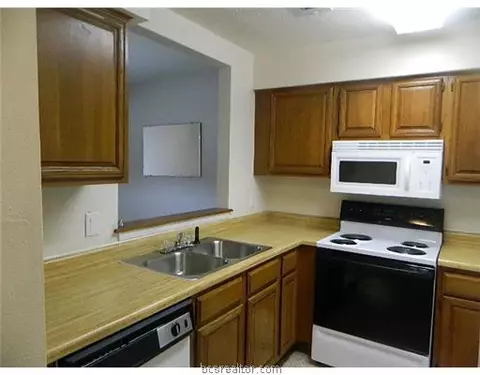 2100 Windsor Dr 4, Bryan, TX 77802 photo 3