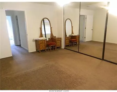 2100 Windsor Dr 4, Bryan, TX 77802 photo 7
