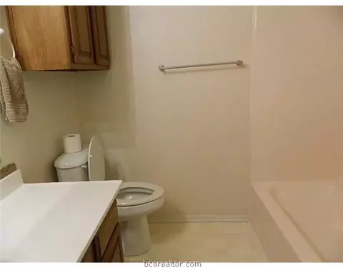 2100 Windsor Dr 4, Bryan, TX 77802 photo 9
