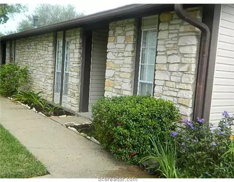 2100 Windsor Dr 4, Bryan, TX 77802 photo 1