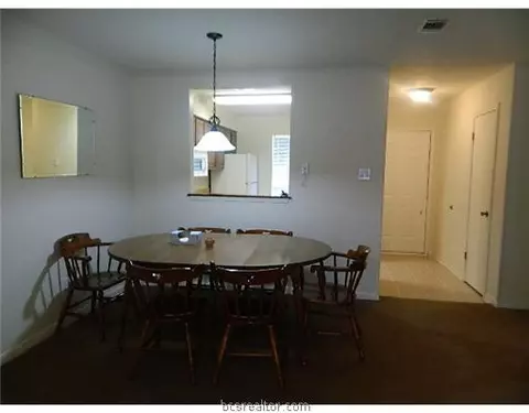 2100 Windsor Dr 4, Bryan, TX 77802 photo 5