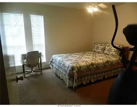 2100 Windsor Dr 4, Bryan, TX 77802 photo 10
