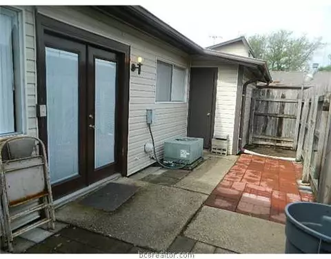 2100 Windsor Dr 4, Bryan, TX 77802 photo 12