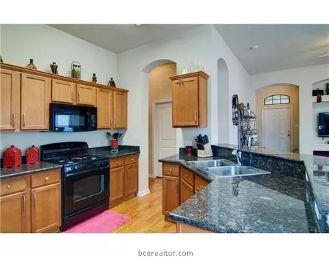 2013 Mountain Wind, Bryan, TX 77807 photo 4