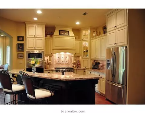 4507 Willowick Dr, Bryan, TX 77802 photo 3