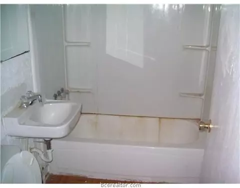 203 Edge, Bryan, TX 77802 photo 4