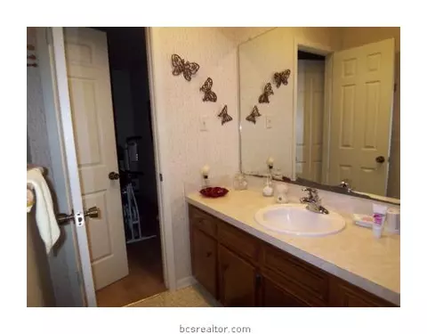 2405 Windsor Dr, Bryan, TX 77802 photo 5