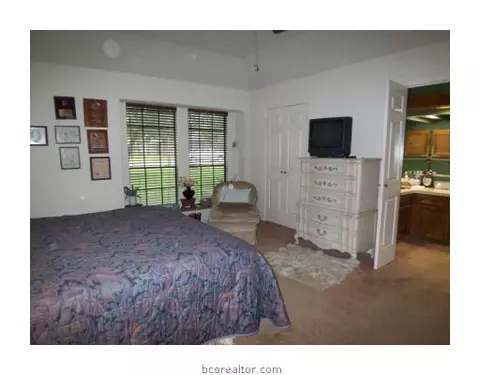 2405 Windsor Dr, Bryan, TX 77802 photo 7