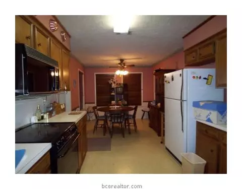 2405 Windsor Dr, Bryan, TX 77802 photo 3
