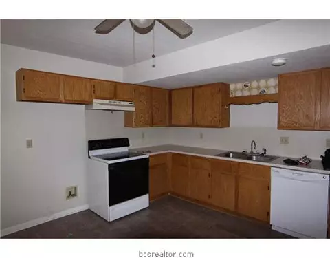 903 Navidad, Bryan, TX 77802 photo 4