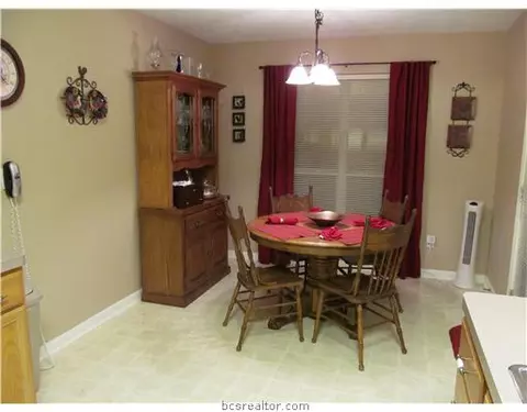 3203 Timberline Dr, Bryan, TX 77803 photo 4