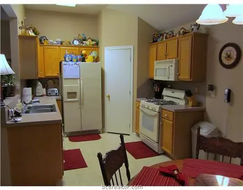 3203 Timberline Dr, Bryan, TX 77803 photo 3