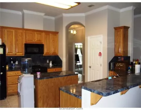 5210 Draycott, Bryan, TX 77802 photo 3