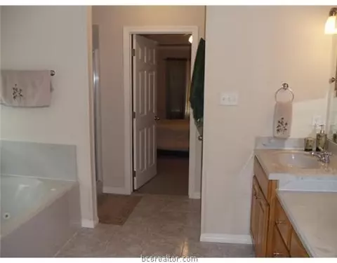 5210 Draycott, Bryan, TX 77802 photo 7