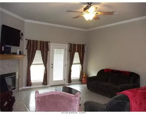 5210 Draycott, Bryan, TX 77802 photo 2