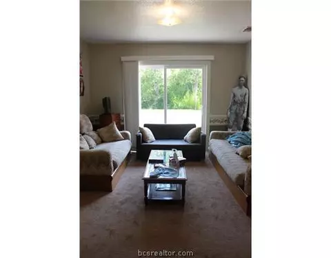718 Edgewood, Bryan, TX 77802 photo 3