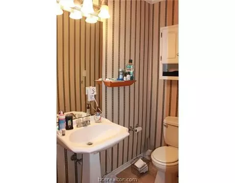 718 Edgewood, Bryan, TX 77802 photo 9