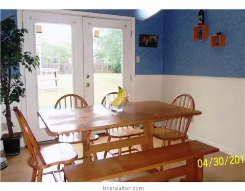 4425 Meadowbrook Dr, Bryan, TX 77802 photo 3