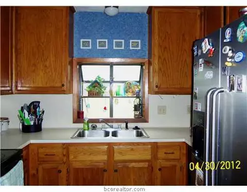 4425 Meadowbrook Dr, Bryan, TX 77802 photo 2