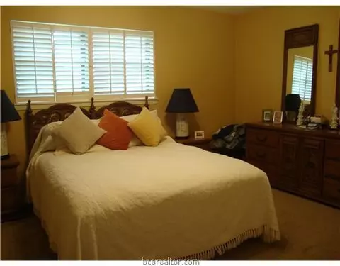 3904 Kelli, Bryan, TX 77802 photo 8
