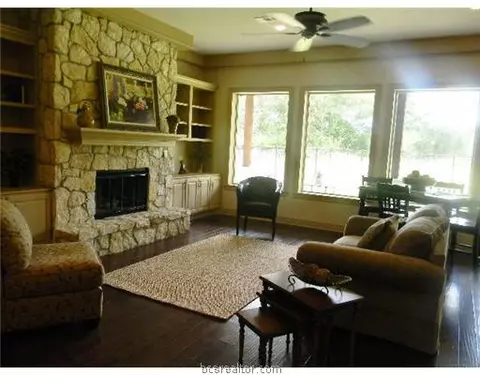 3109 Diamondleaf Trace Ct, Bryan, TX 77807 photo 2