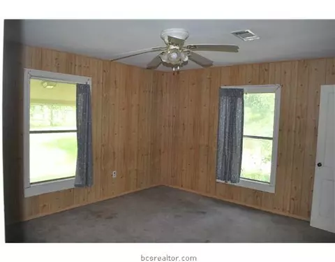 2100 Emerald Dr, Bryan, TX 77803 photo 2