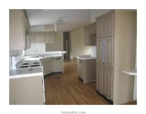 209 Hilton Rd, Bryan, TX 77803 photo 5
