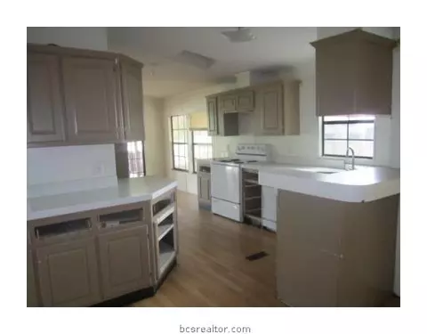 209 Hilton Rd, Bryan, TX 77803 photo 4